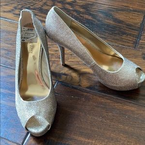 NWT Nine West rose Gold Peep Toe Heels
